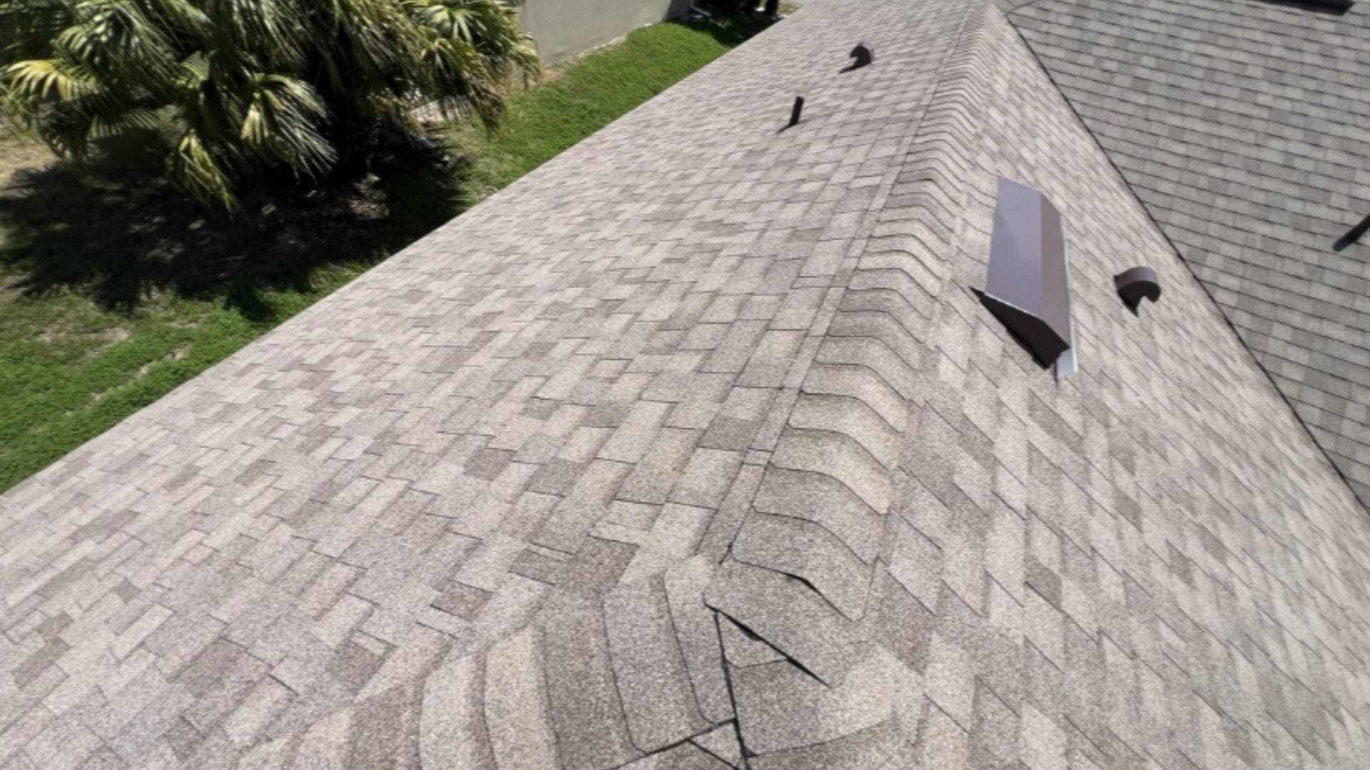Best roofing material for Florida climate in Apopka – compare asphalt shingles, metal, tile, stone-coated steel, and flat roof systems.
