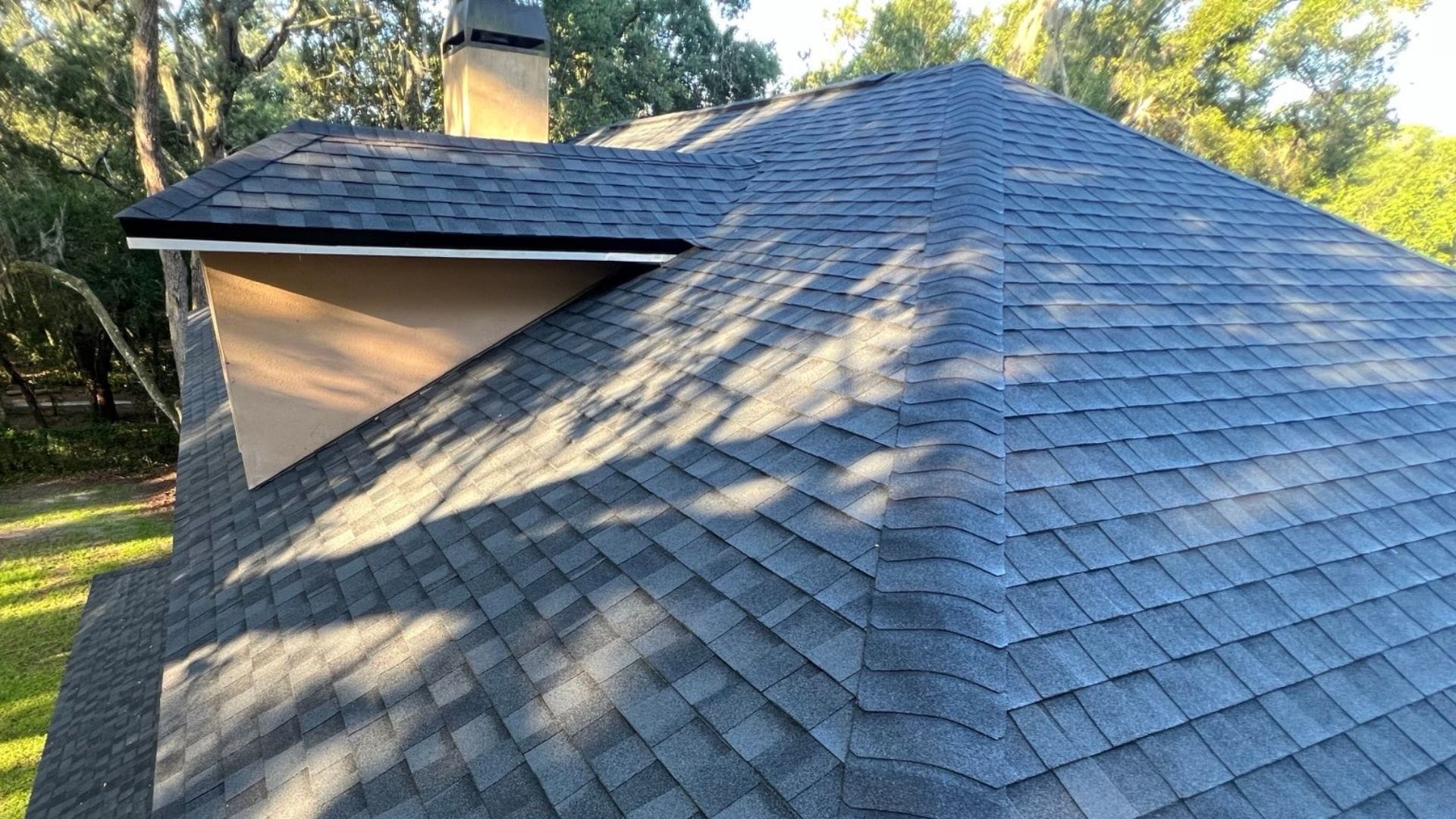Best roofing material for Florida climate in Eustis – compare asphalt shingles, metal, tile, stone-coated steel, and flat roof systems.