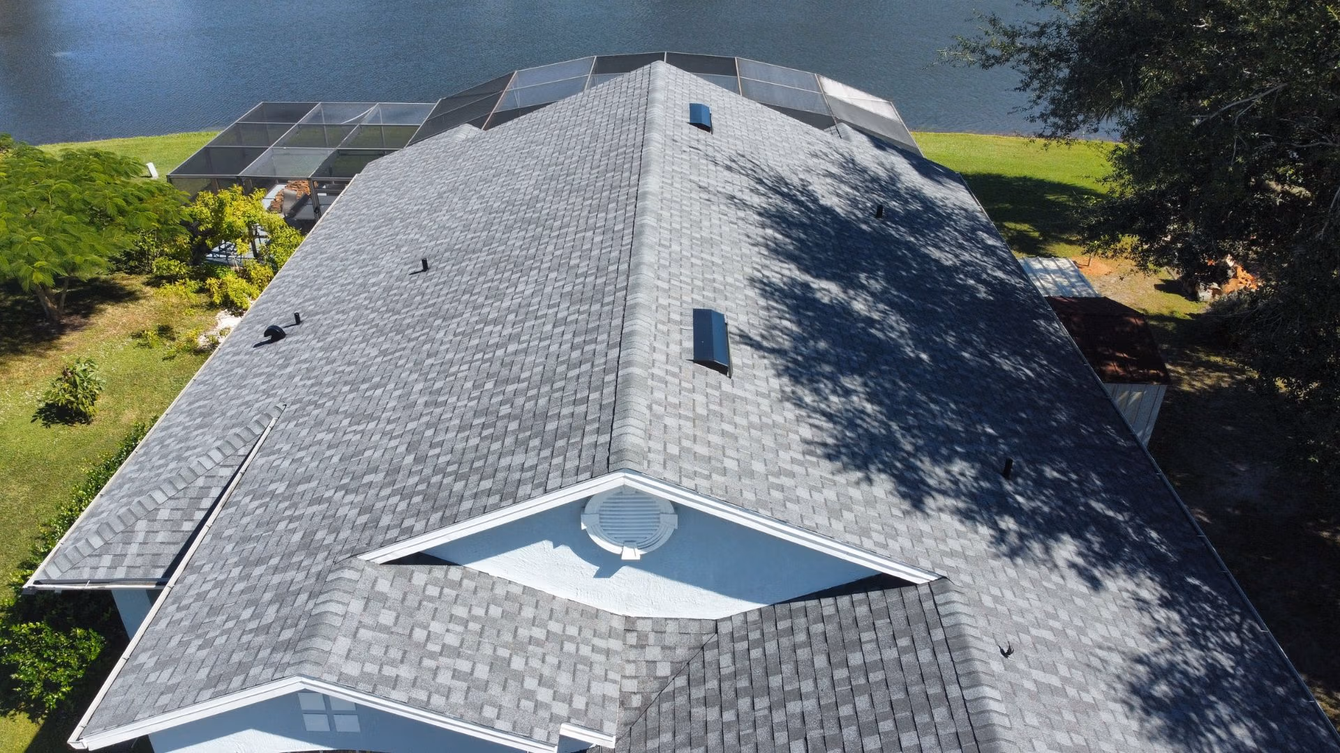 Searching for the best roofing material for Florida climate in Kissimmee? Compare asphalt shingles, metal, tile, stone-coated steel, and flat roof systems specifically engineered to withstand Kissimmee’s intense heat, high humidity, and hurricane-force winds. Ensure your home has the best roofing material for Florida climate by booking your free roof inspection today with Gravity Roofing.
