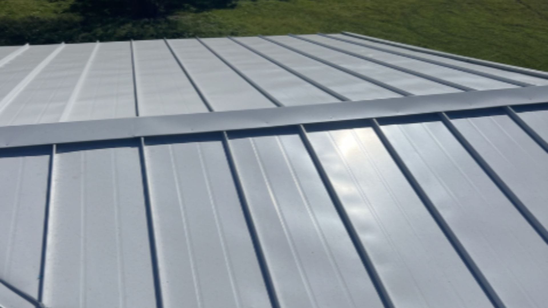 Best roofing material for Florida climate in Ocoee – compare asphalt shingles, metal, tile, stone-coated steel, and flat roof systems.