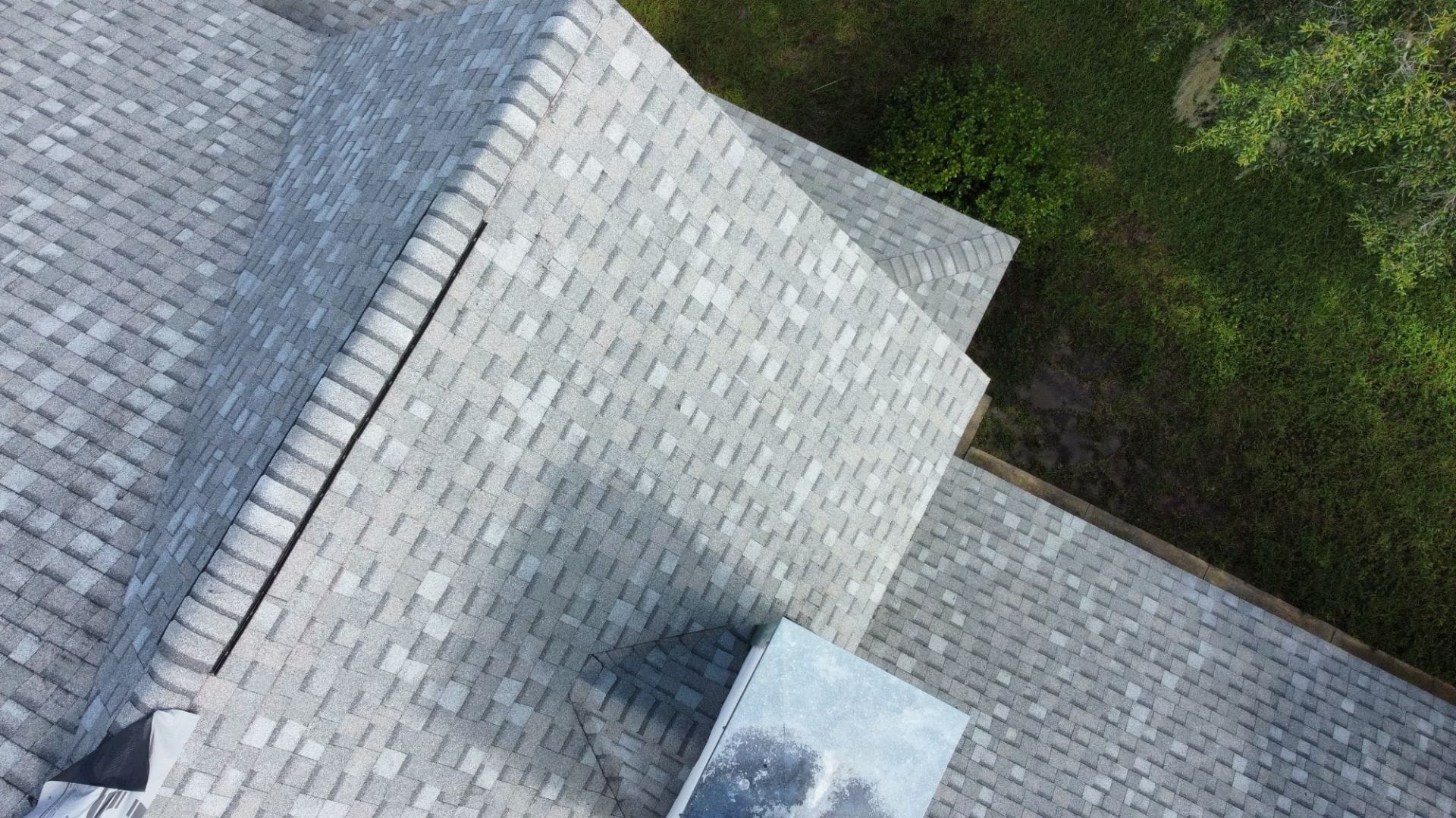 Best roofing material for Florida climate in The Villages – compare asphalt shingles, metal, tile, stone-coated steel, and flat roof systems.