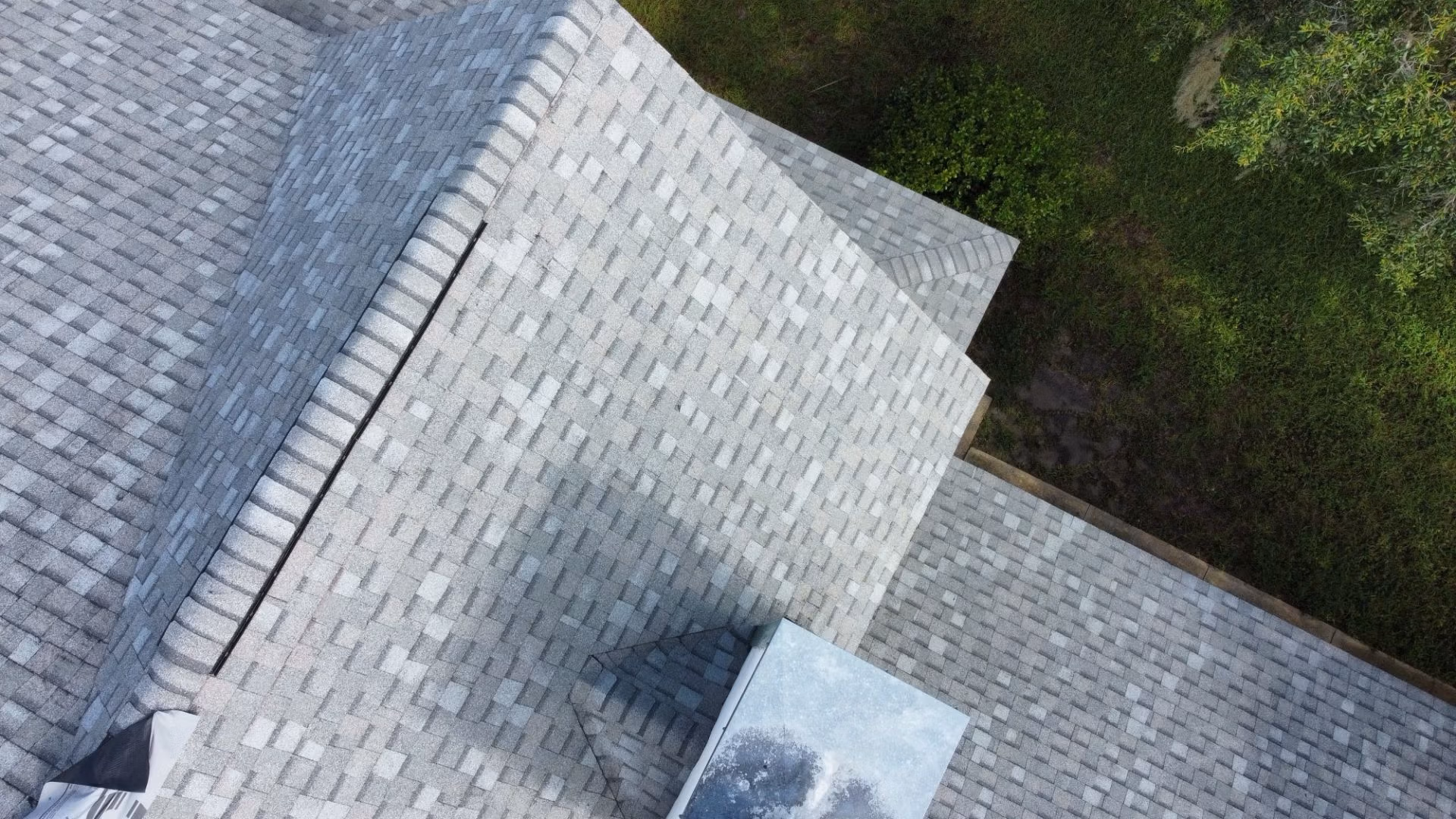 Best roofing material for Florida climate in The Villages – compare asphalt shingles, metal, tile, stone-coated steel, and flat roof systems.