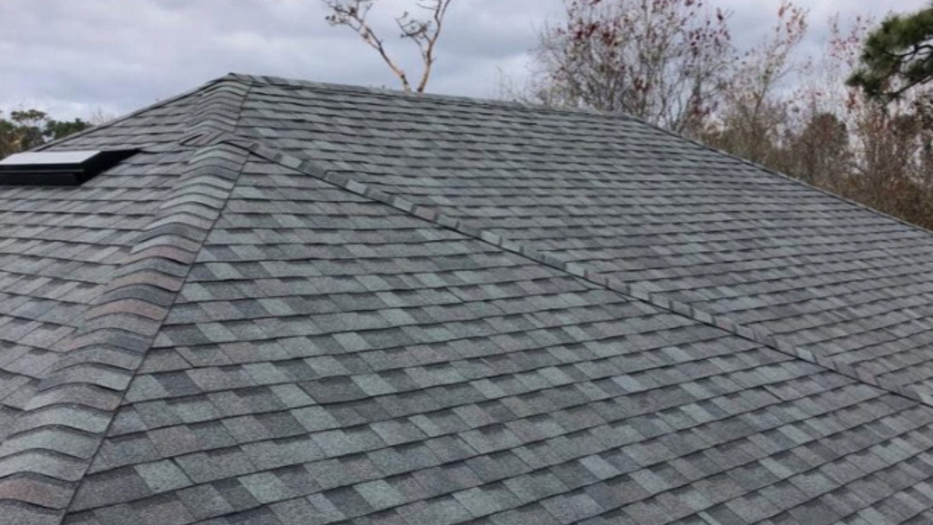 Best roofing material for Florida climate in Winter Garden – compare asphalt shingles, metal, tile, stone-coated steel, and flat roof systems.